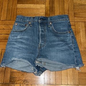 Levi’s Ribcage shorts